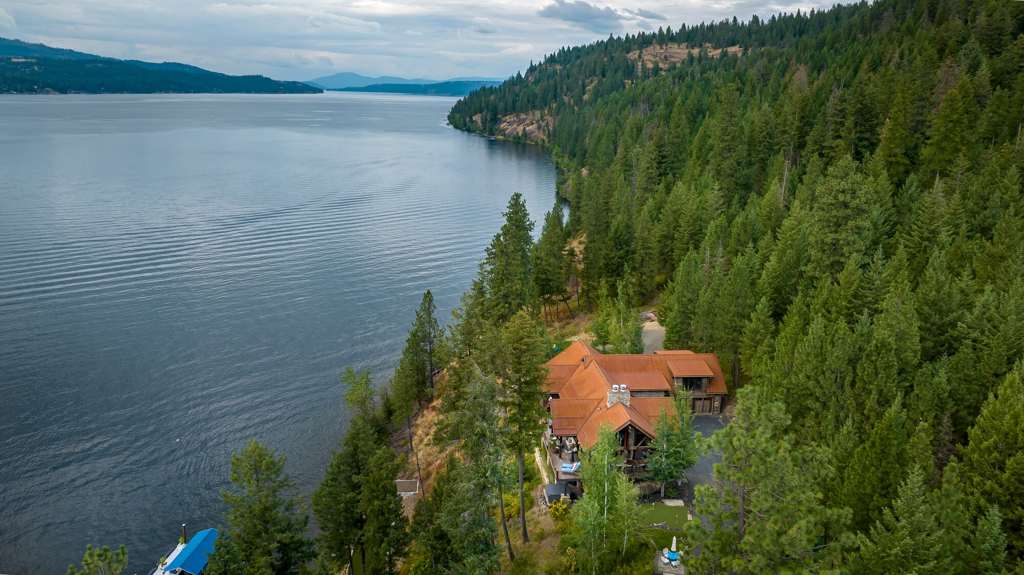Custom home overlooking the water near Coeur d’Alene, Idaho